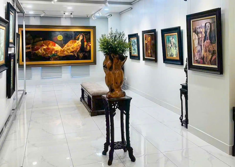 Triển lãm và ra mắt sách 