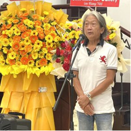 Ông Nguyễn Gia Tuệ, con trai cố họa sĩ Nguyễn Gia Trí phát biểu